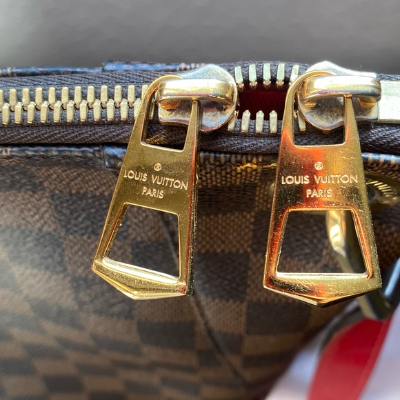 Louis Vuitton Crossbody - Picture 8 of 15